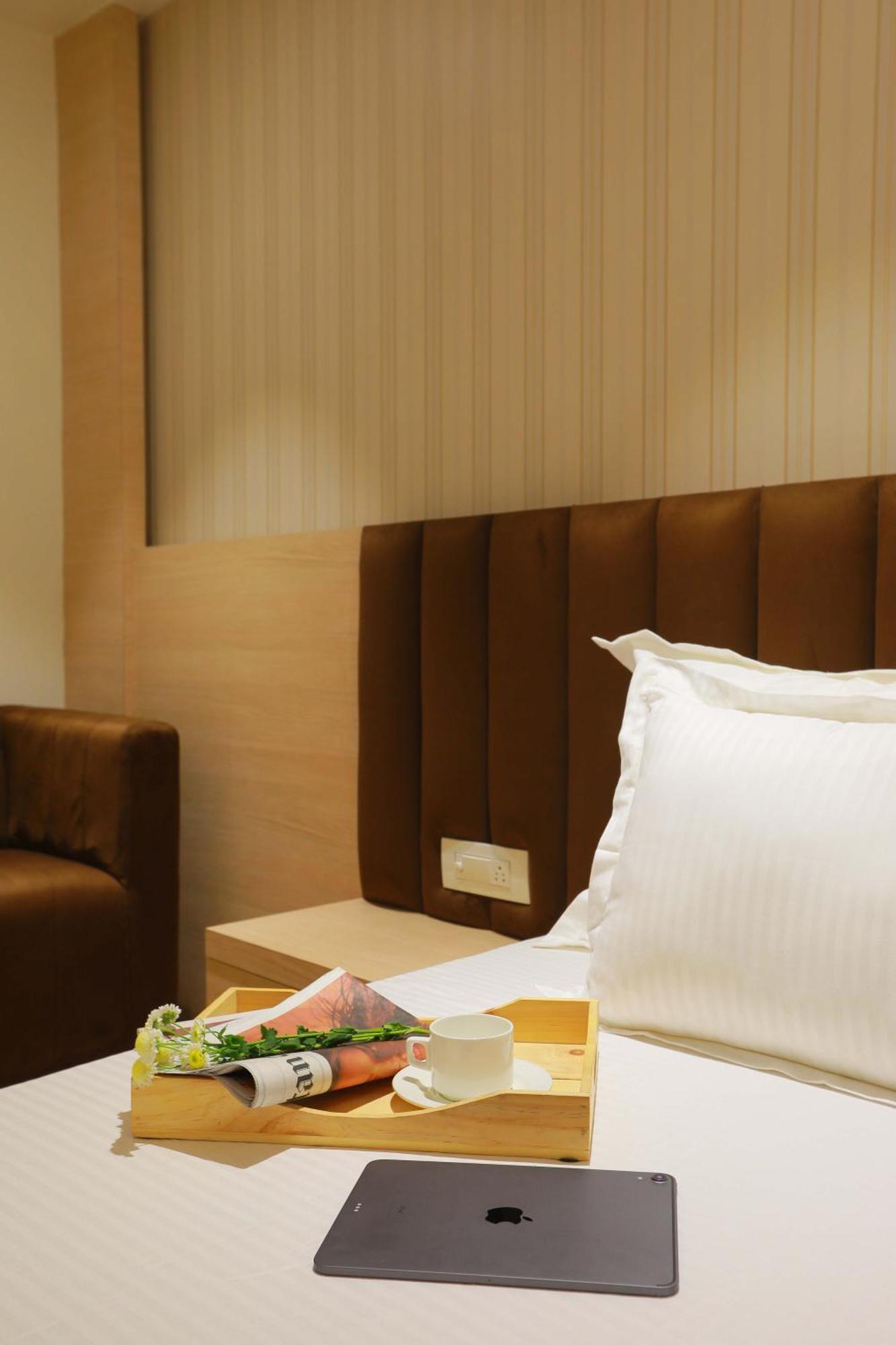Hotel 16 Делі Екстер'єр фото